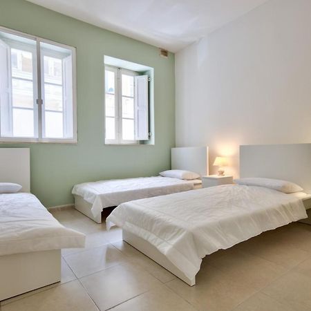 Azure Haven - Gzira Apartments And Penthouse By Shortletsmalta Luaran gambar