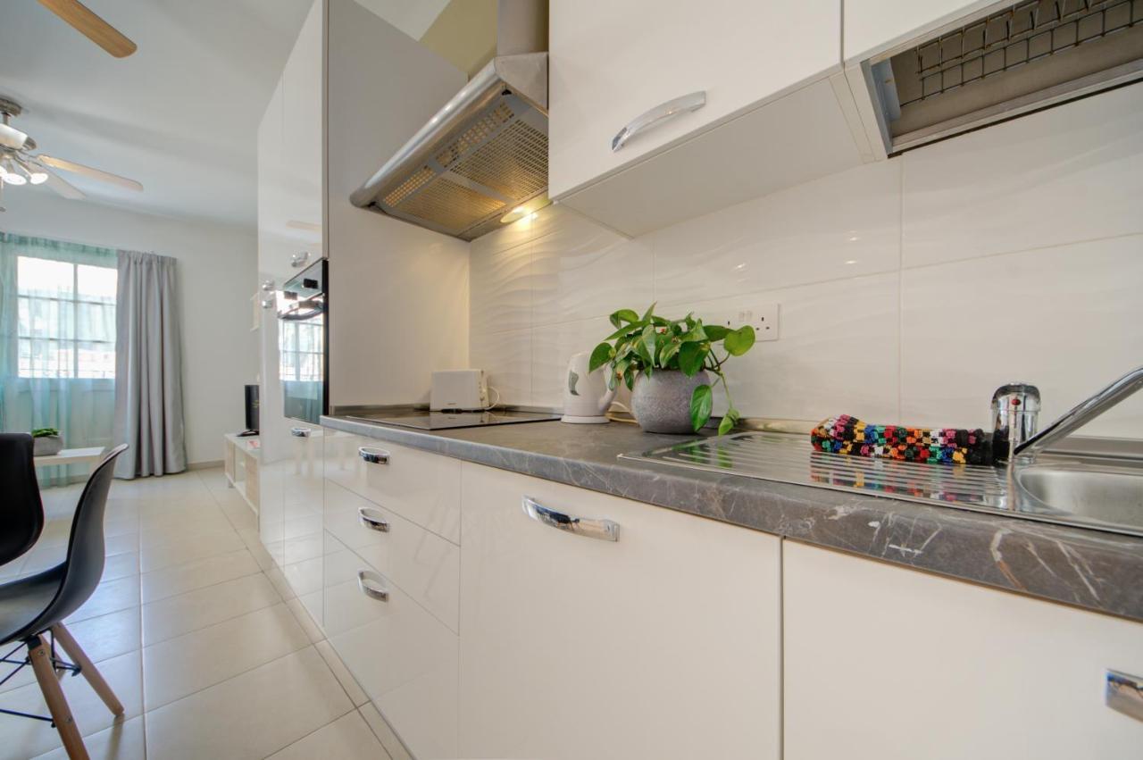 Azure Haven - Gzira Apartments And Penthouse By Shortletsmalta Luaran gambar