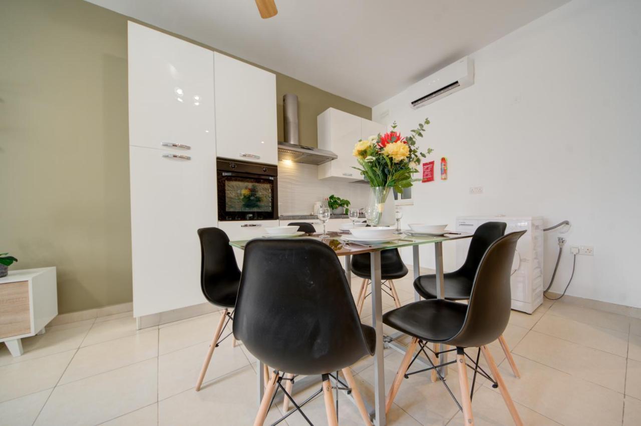 Azure Haven - Gzira Apartments And Penthouse By Shortletsmalta Luaran gambar