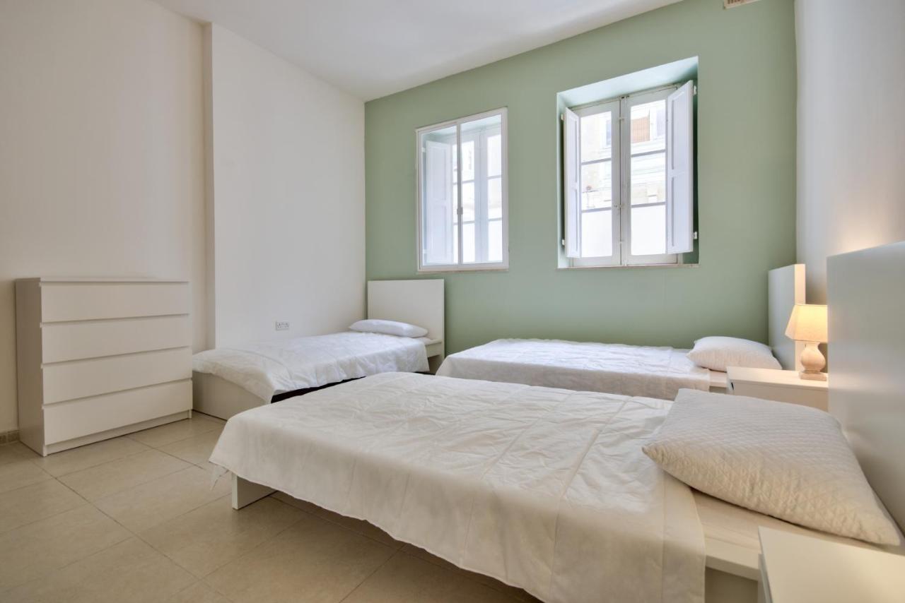 Azure Haven - Gzira Apartments And Penthouse By Shortletsmalta Luaran gambar