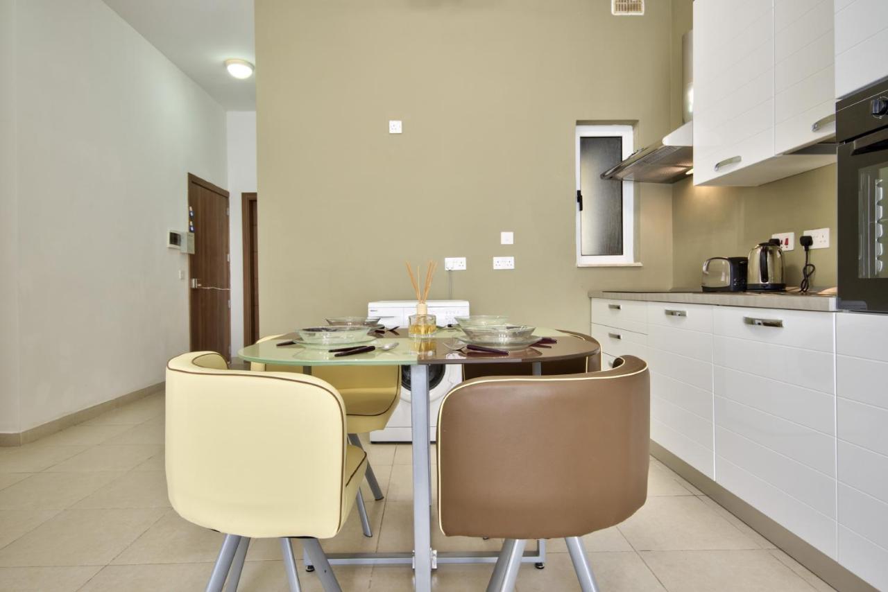 Azure Haven - Gzira Apartments And Penthouse By Shortletsmalta Luaran gambar