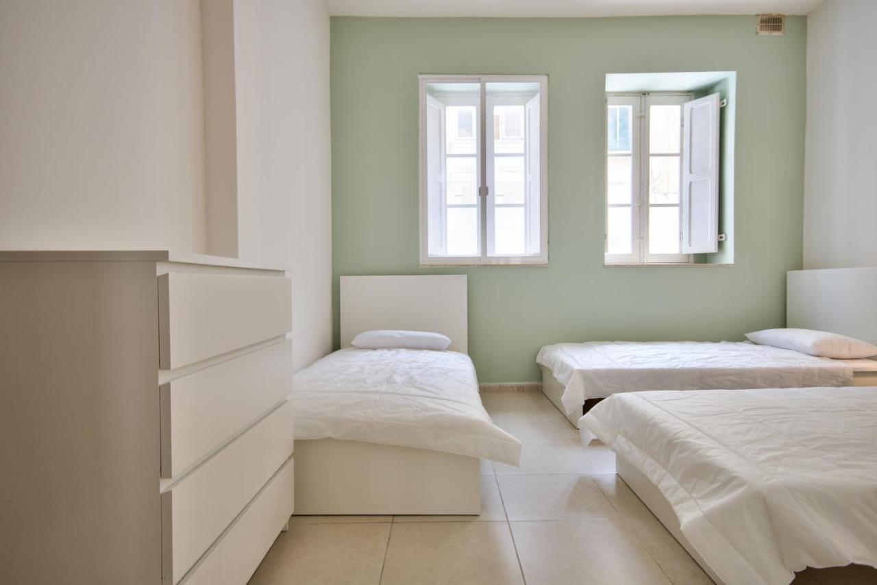Azure Haven - Gzira Apartments And Penthouse By Shortletsmalta Luaran gambar