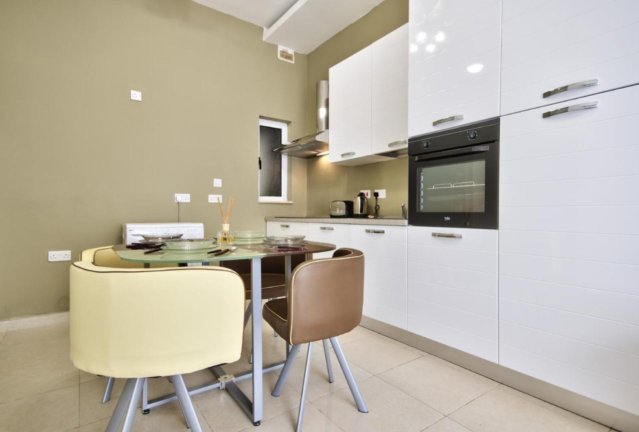 Azure Haven - Gzira Apartments And Penthouse By Shortletsmalta Luaran gambar
