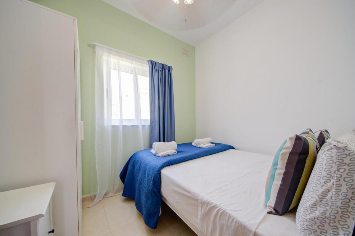 Azure Haven - Gzira Apartments And Penthouse By Shortletsmalta Bilik gambar