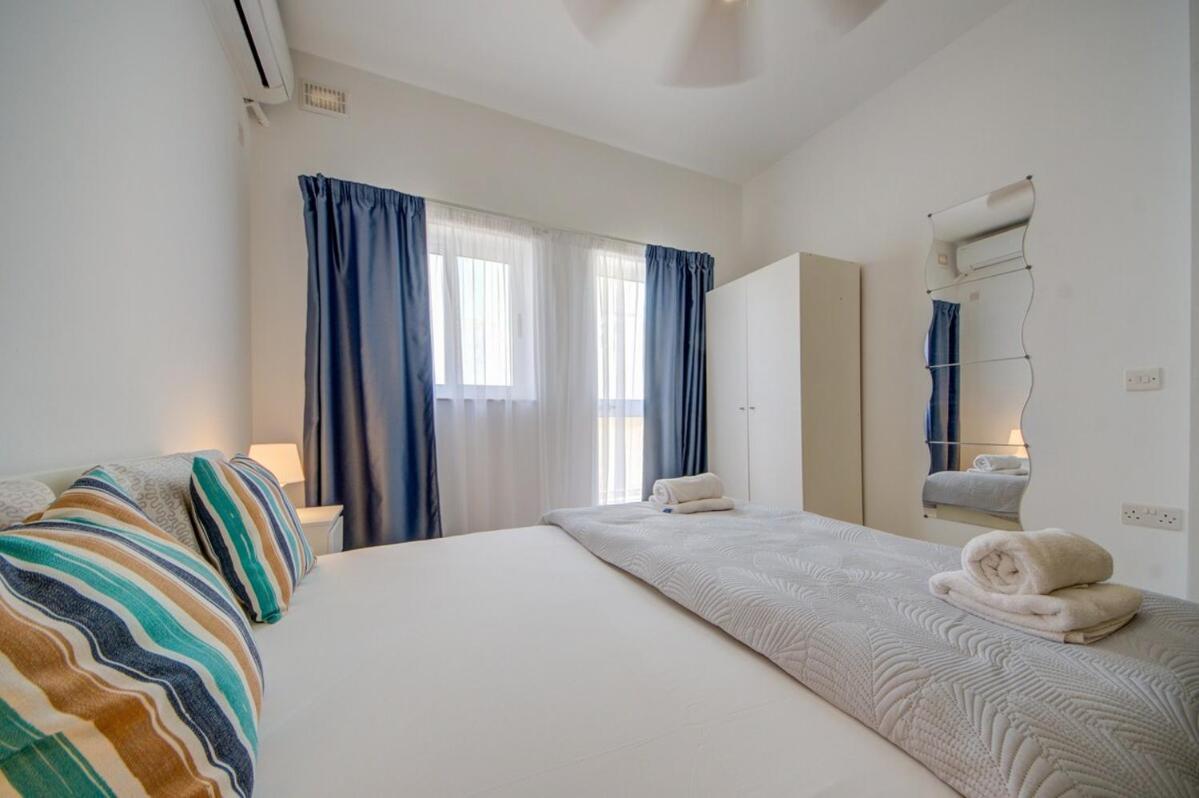 Azure Haven - Gzira Apartments And Penthouse By Shortletsmalta Bilik gambar