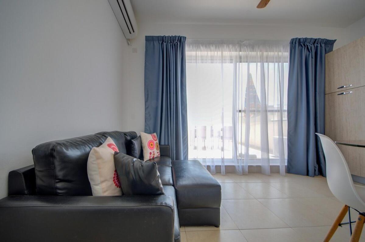 Azure Haven - Gzira Apartments And Penthouse By Shortletsmalta Bilik gambar