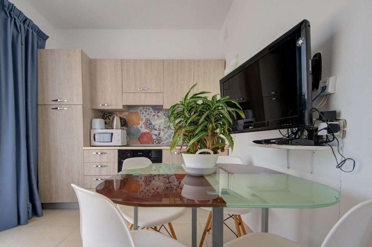 Azure Haven - Gzira Apartments And Penthouse By Shortletsmalta Bilik gambar